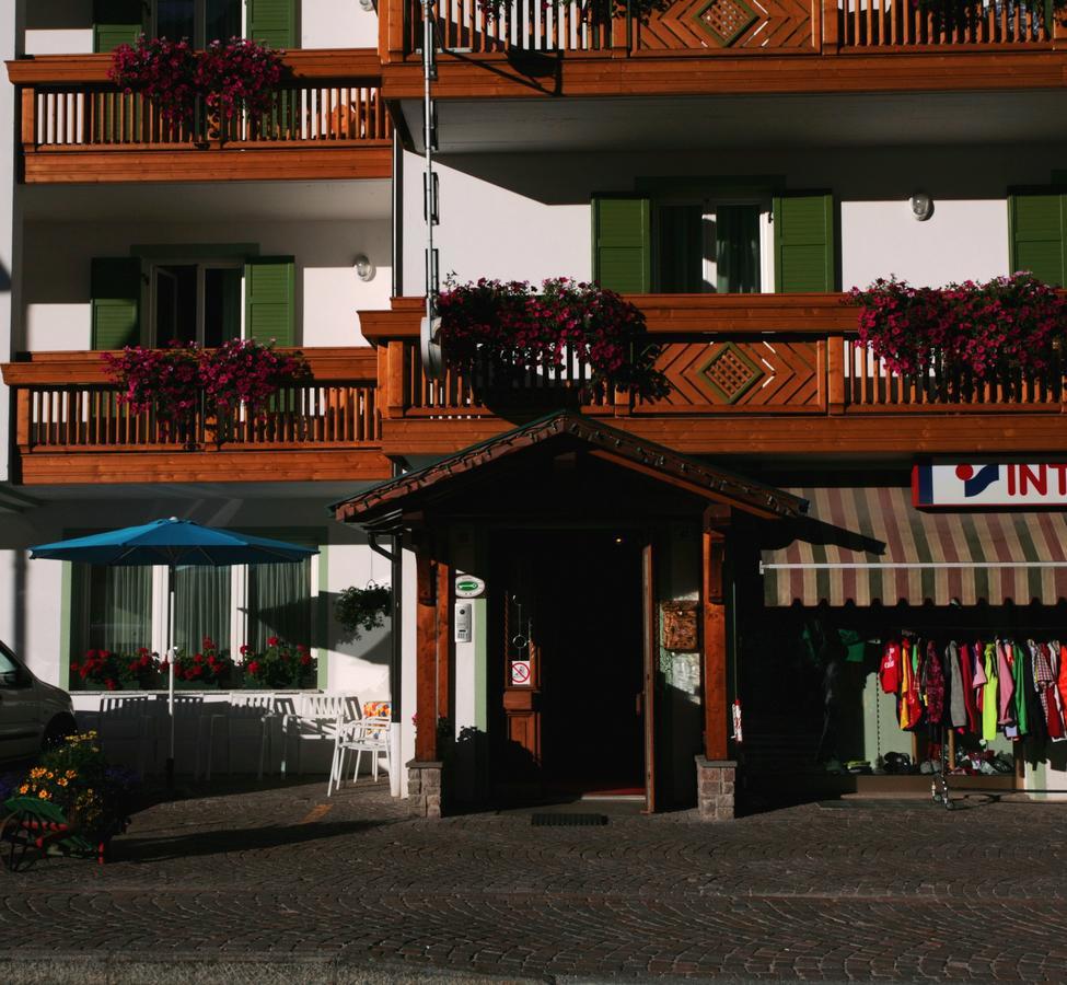 Garni Eden Hotel Canazei Exterior foto